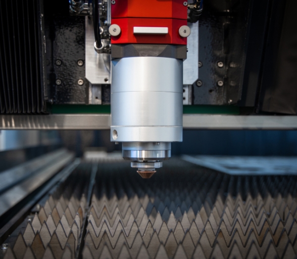 5 razones para elegir máquinas láser de fibra de para optimizar su producción metalúrgica